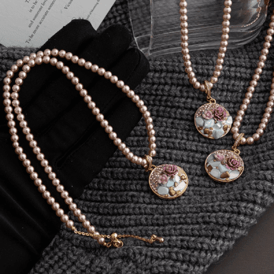 Oil-Painting Inspired Pearl Necklace
