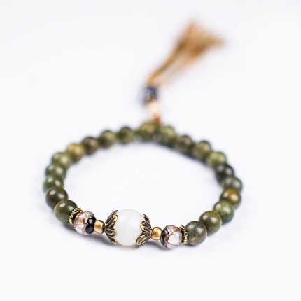 Green Sandalwood & Lotus Handwoven Buddhist Knot Bracelet