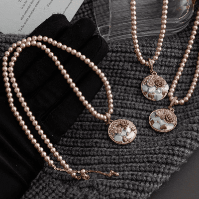 Oil-Painting Inspired Pearl Necklace