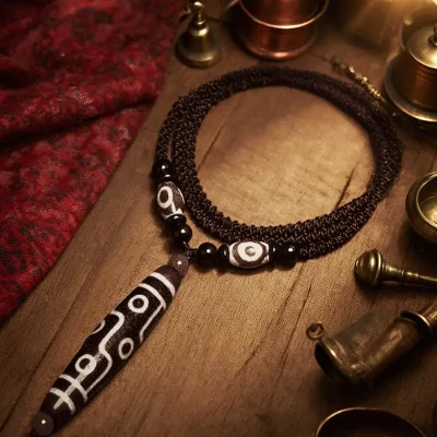 Tibetan nine-eyed dzi pendant